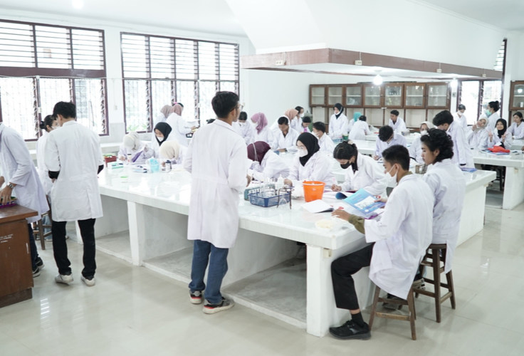 Students in a lab